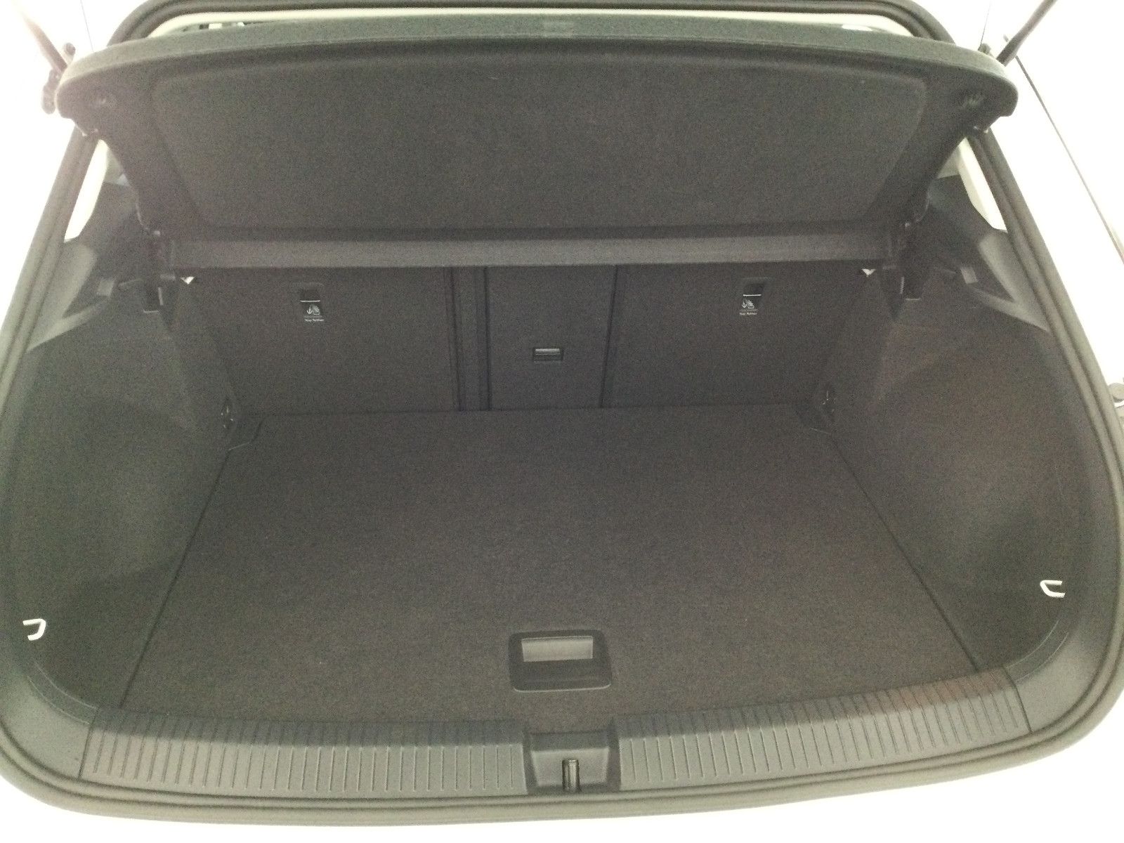 Volkswagen T-Roc Life - Samsaru's Car Outlet