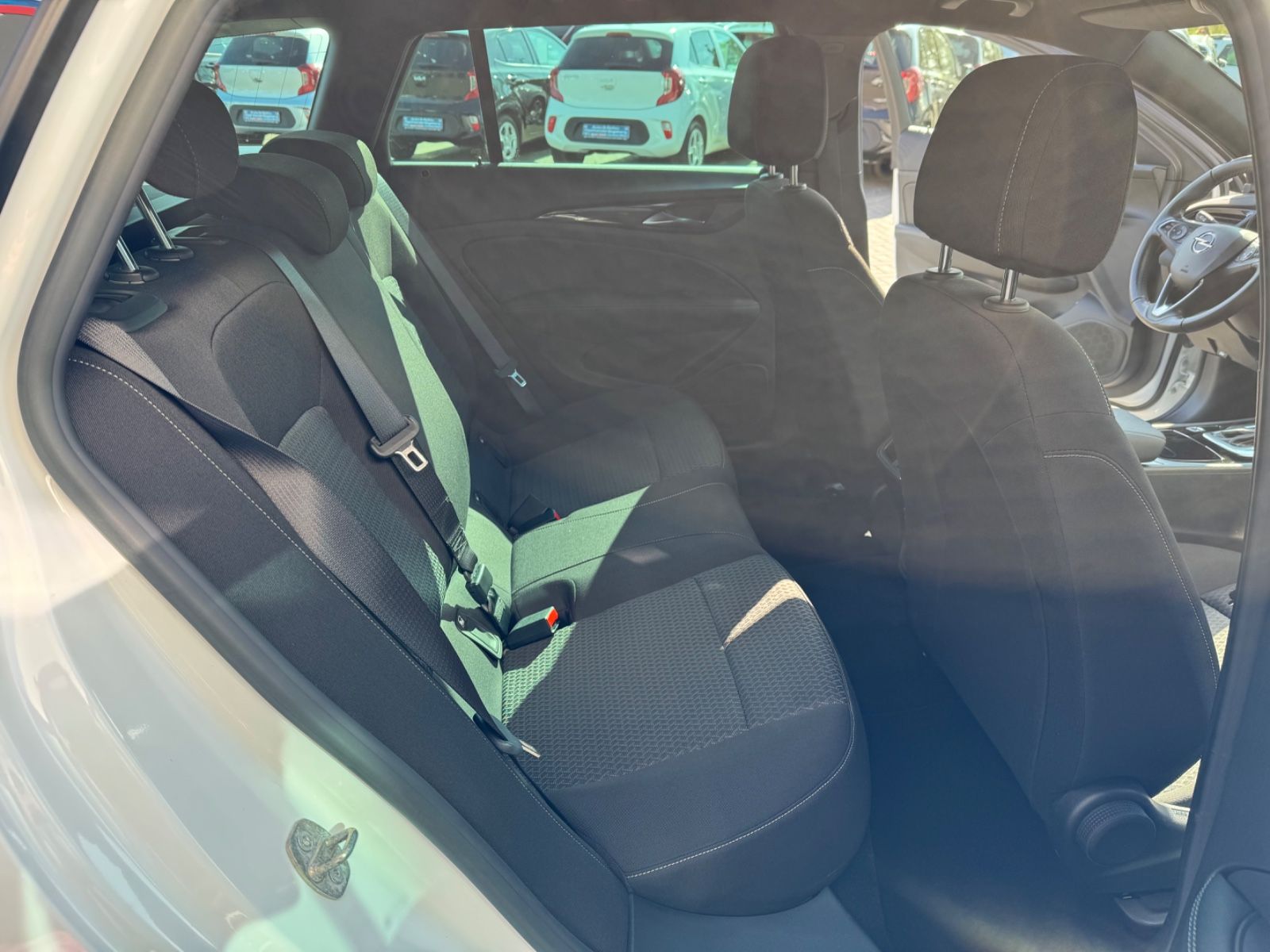 Opel Insignia B Sports Tourer Business - Samsaru's Car Outlet
