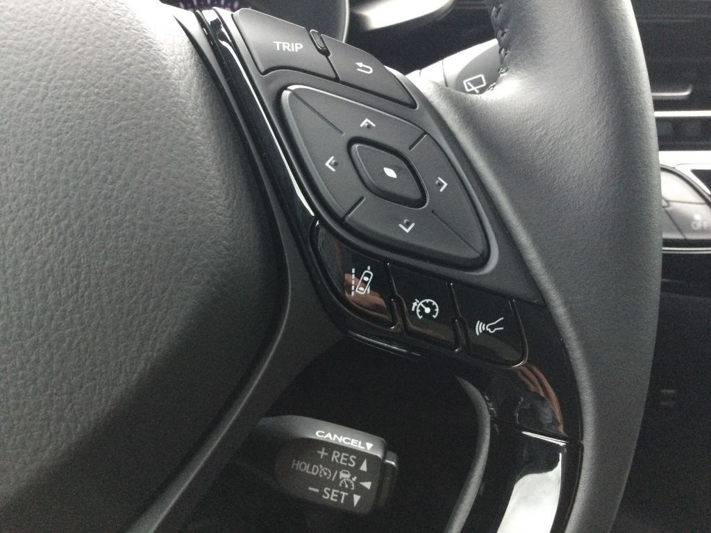 Toyota C-HR Hybrid Business-Edition - Samsaru's Car Outlet