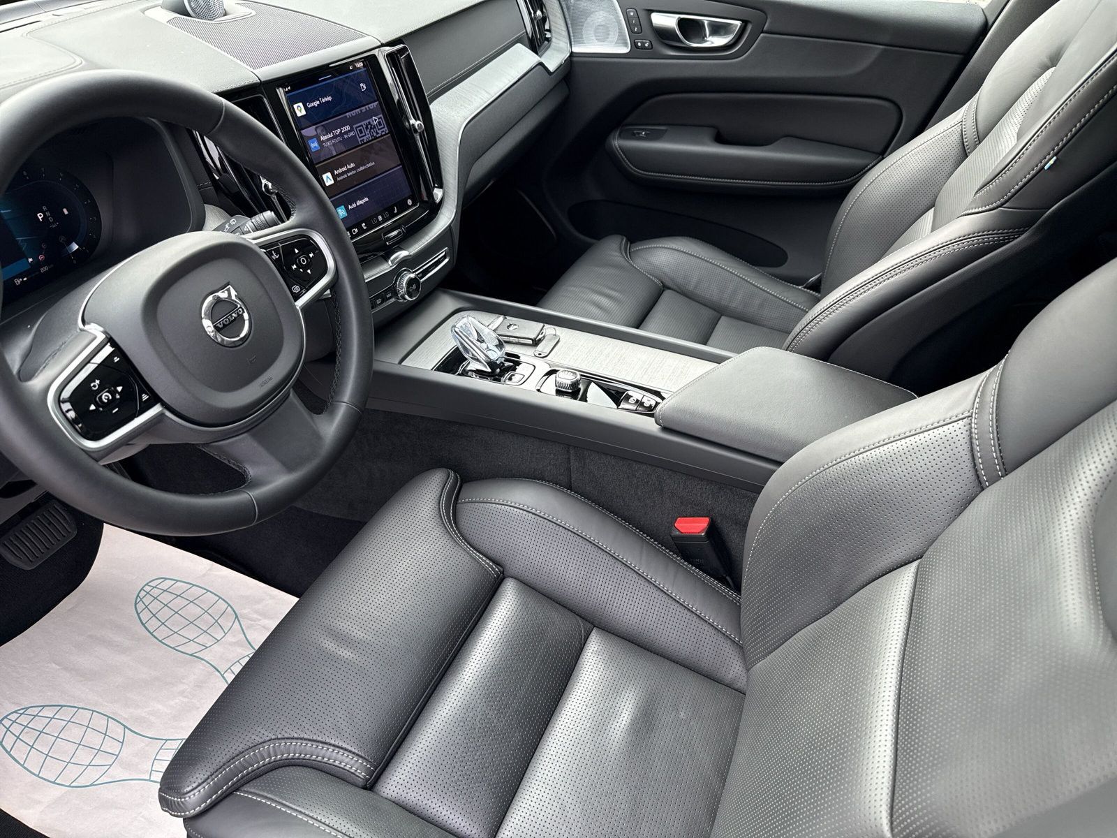 Volvo XC60 B5 Ultra Dark AWD !!! VOLLAUSSTATTUNG !!!