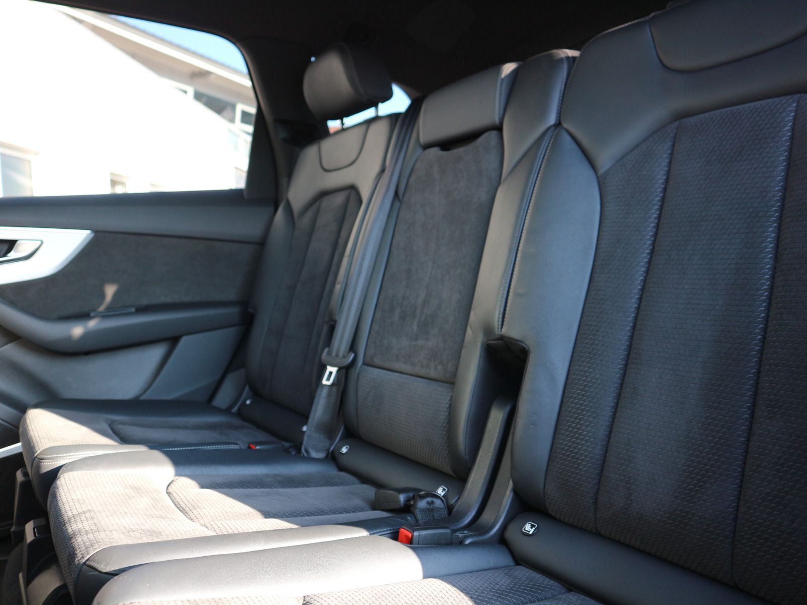 Audi Q7 S line 55 TFSI quattro 7-SITZER*AHK*PANO*STHZ