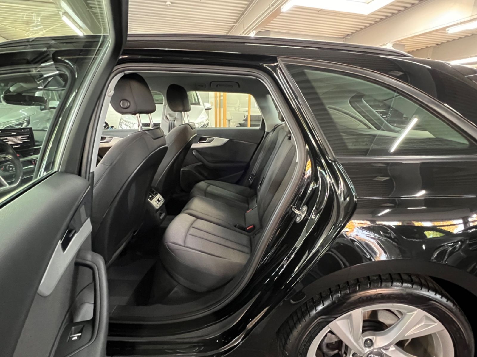Audi A4 Avant 35 TDI S line - Samsaru's Car Outlet