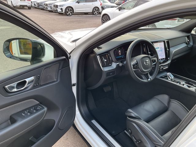 Volvo XC60 B4 Plus Dark 2WD ACC PANO 360° Allwetter