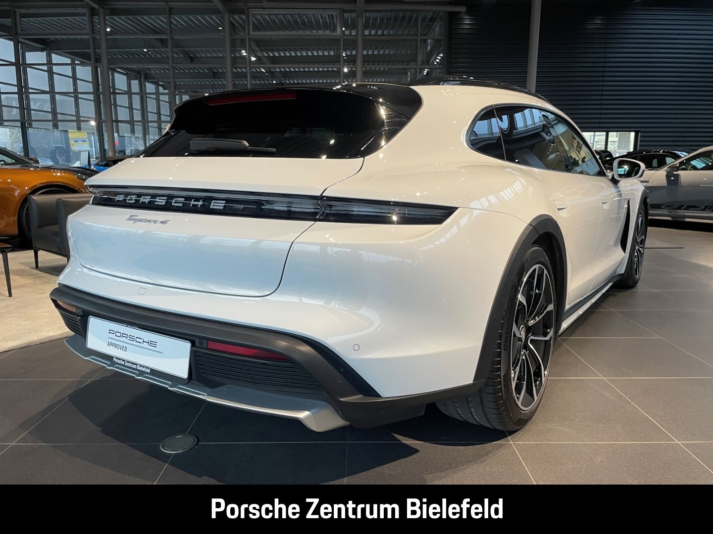 Porsche Taycan 4 Cross Turismo Panorama Surround-View