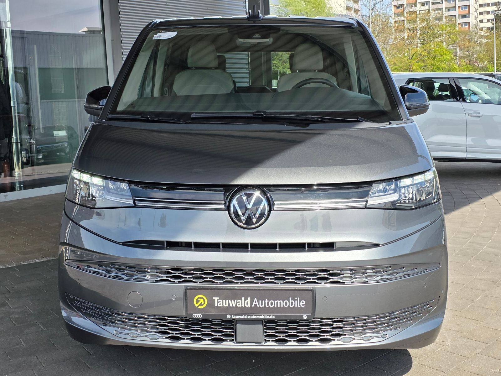 Volkswagen T7 Multivan 2.0 TDI DSG Lang - Samsaru's Car Outlet