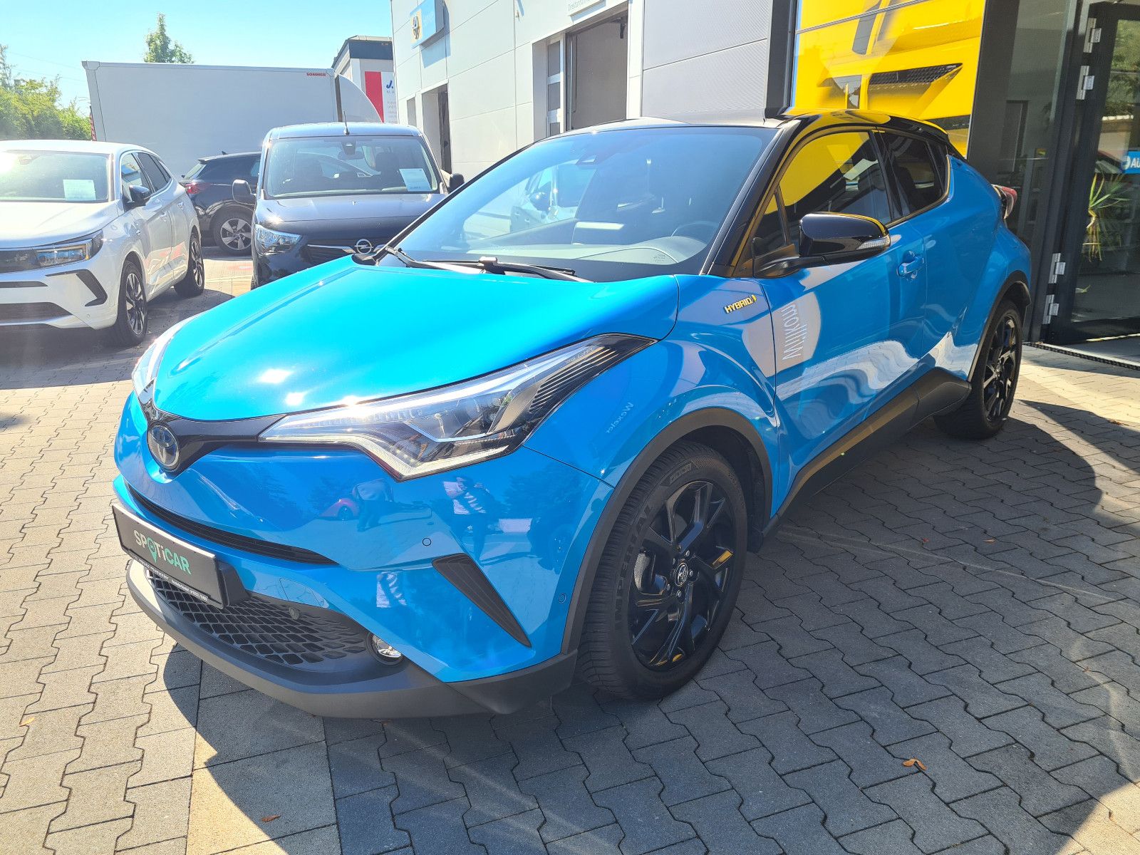 Toyota C-HR Hybrid Style - Samsaru's Car Outlet