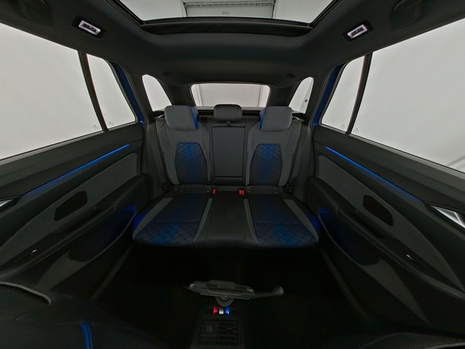 Volkswagen Golf R Variant LED|Kamera|SHZ|WinterPaket|AHK|AC
