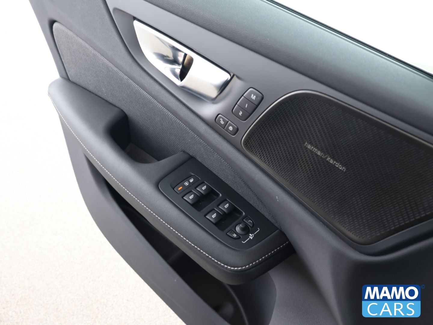 Volvo V60 T6 Recharge AWD Plus Dark Plug-In Hybrid