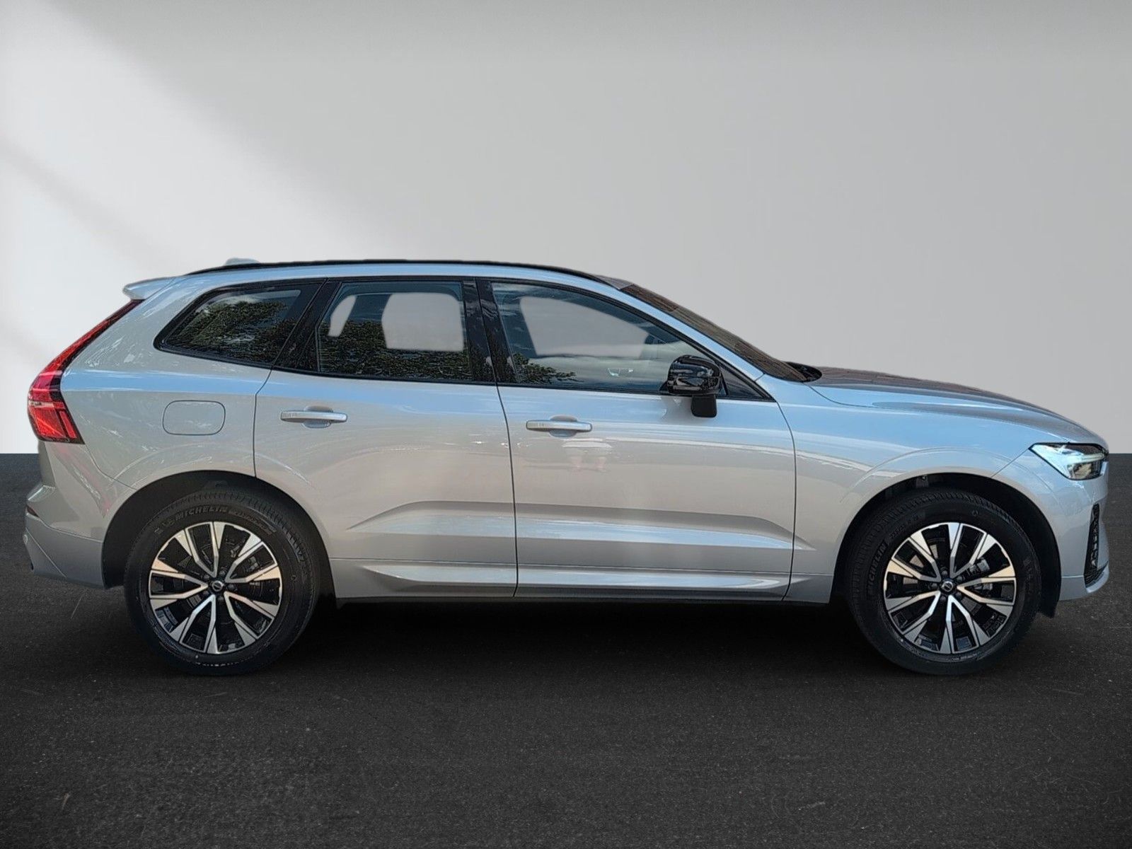 Volvo XC 60 B5 Plus Dark AWD - Samsaru's Car Outlet