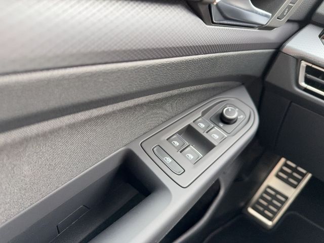 Volkswagen Golf VIII Variant 1.0TSI LIFE - Samsaru's Car Outlet