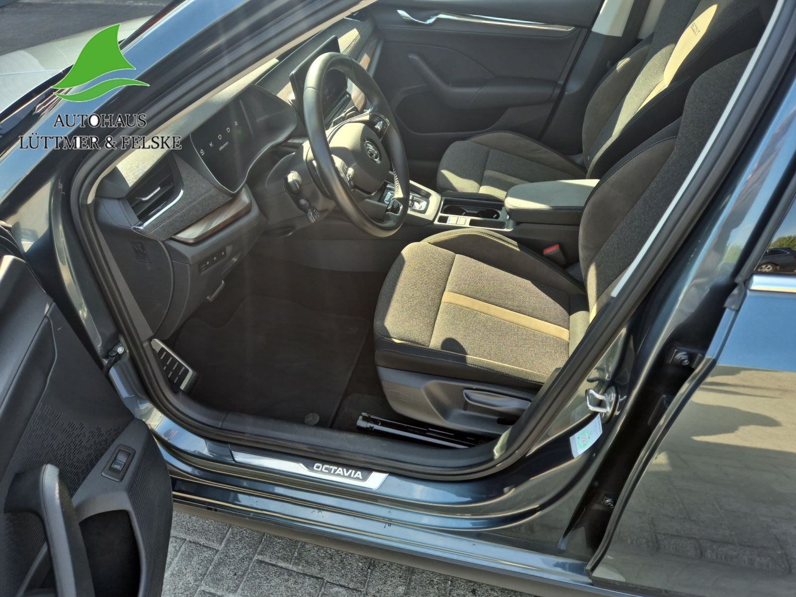 Skoda Octavia Combi 2.0 TDI DSG Scout 4x4 - Samsaru's Car Outlet