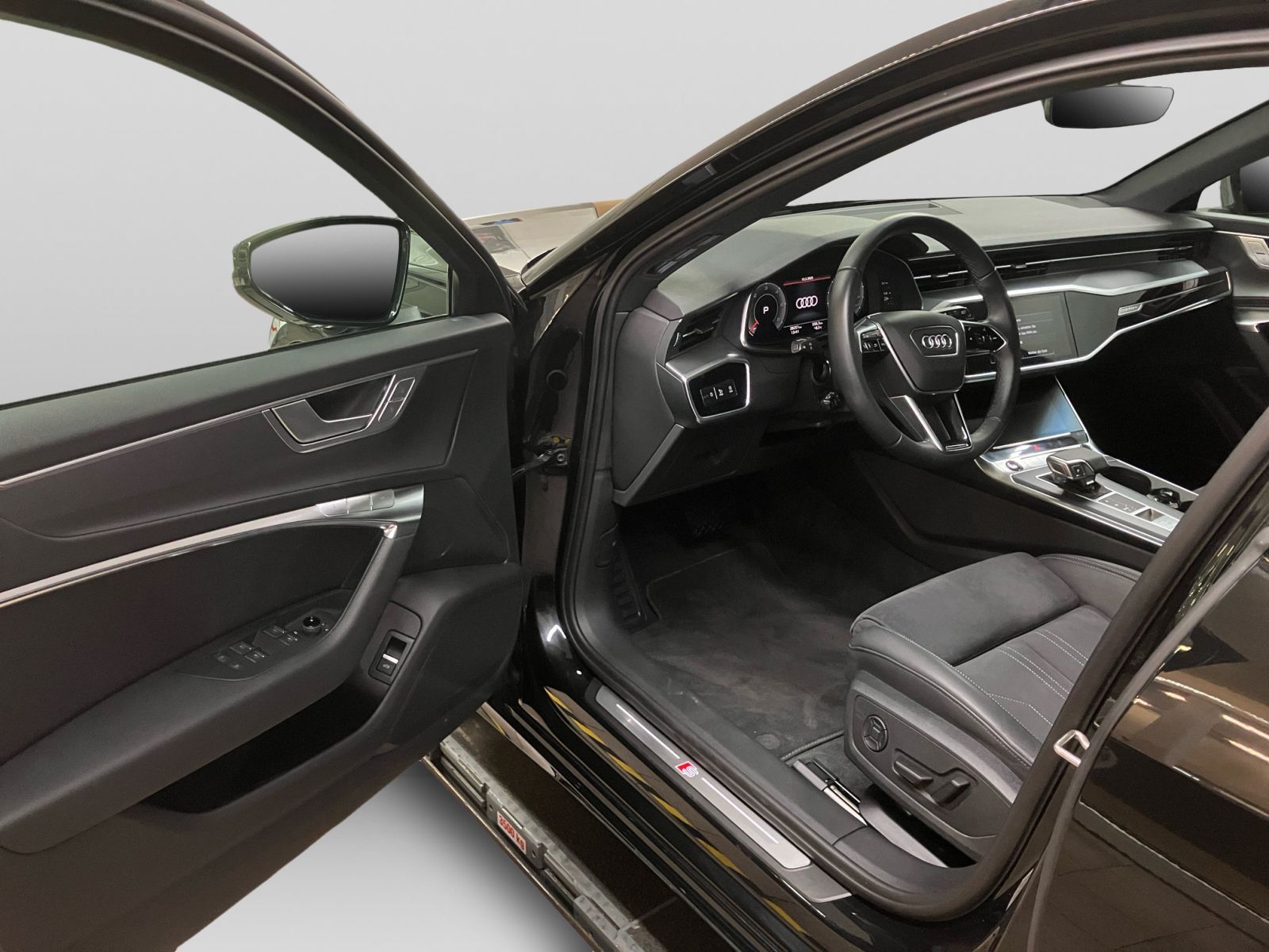 Audi A6 Avant 45 TDI quattro S line - Samsaru's Car Outlet
