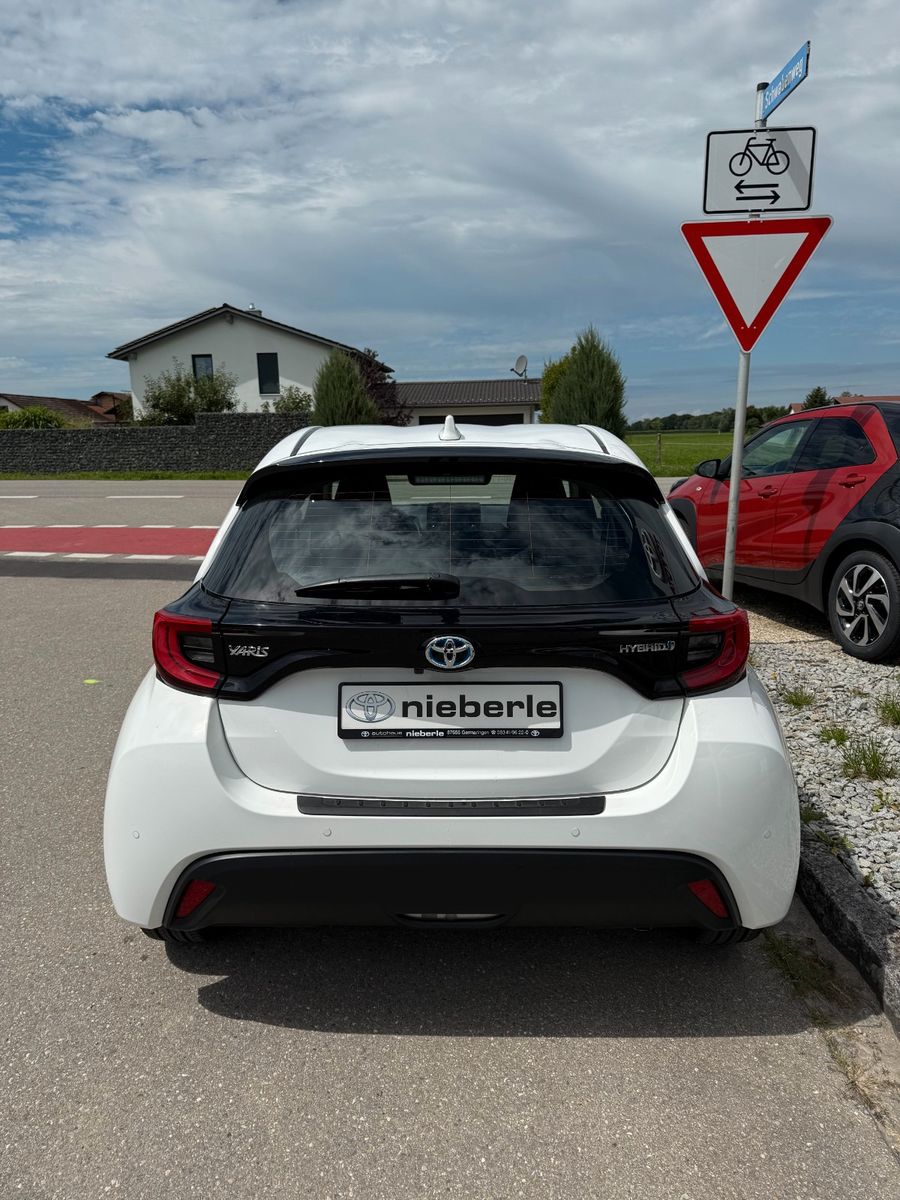 Toyota Yaris Hybrid Team D mit Technik Paket *LED*