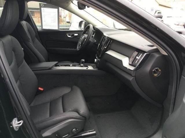 Volvo XC60 B4 Diesel AWD Plus Dark StandHZG AHK-klappb