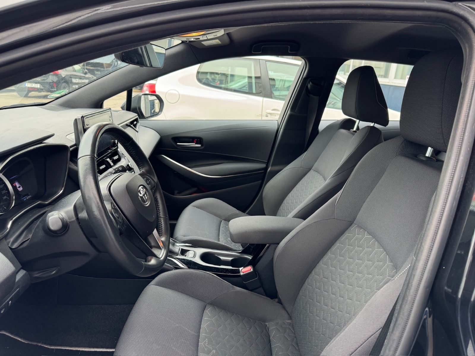 Toyota Corolla Touring Sports Hybrid Comfort - Samsaru's Car Outlet