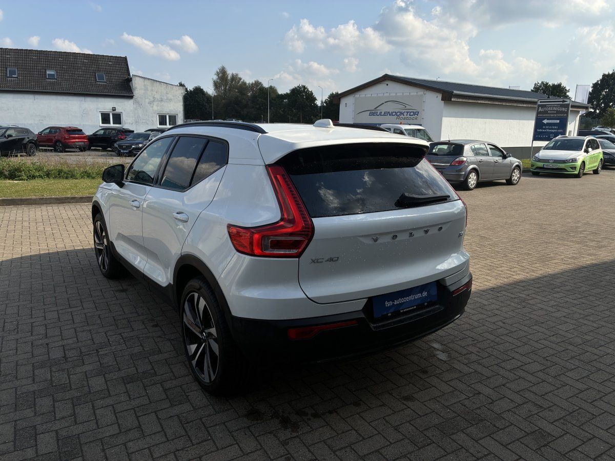 Volvo XC40 B4 Plus Dark AHK LED 360° 8-fach