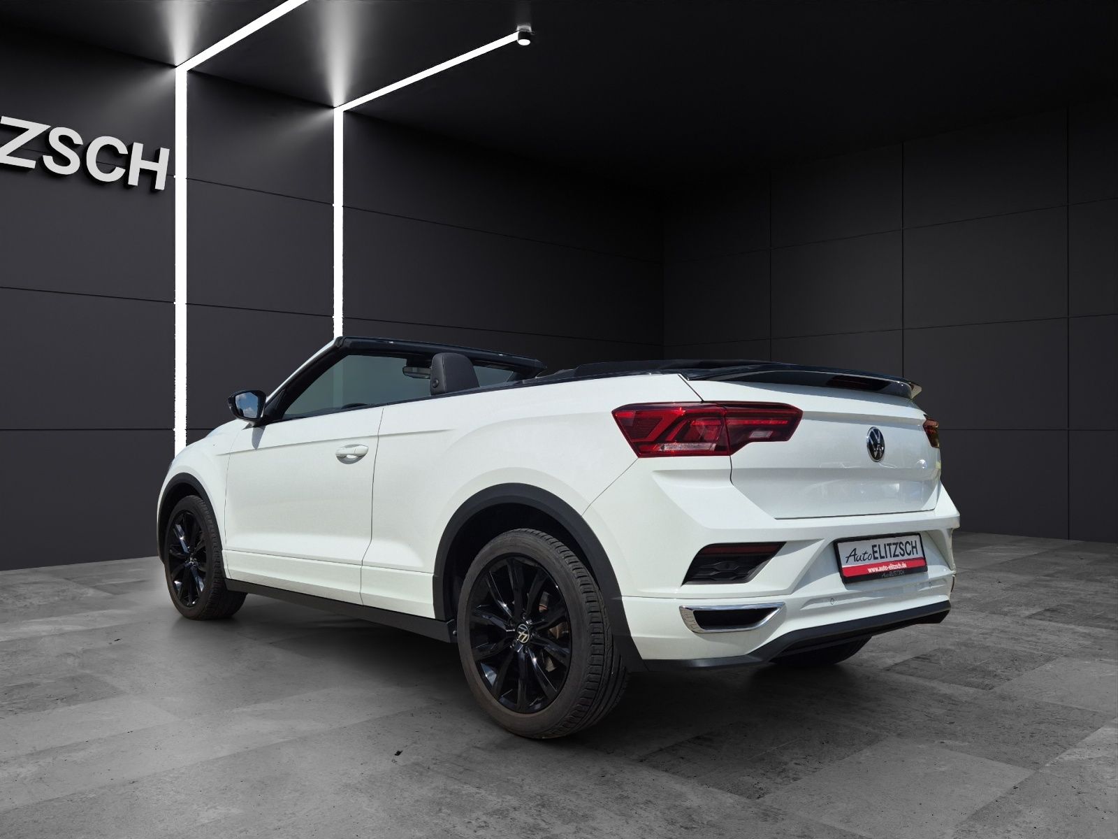 Volkswagen T-Roc TSI R-Line - Samsaru's Car Outlet