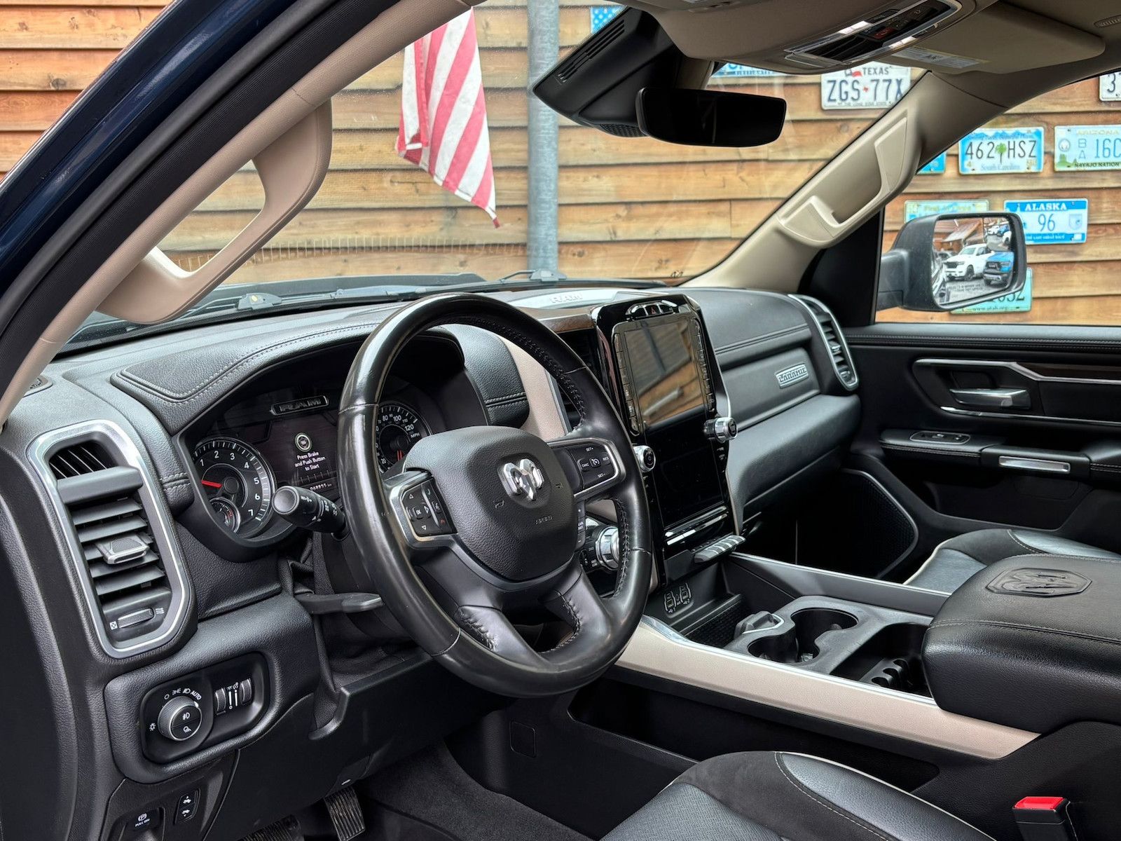 Dodge RAM 1500 Laramie 5,7L 4x4 AHK 12´´ LPG Bügel