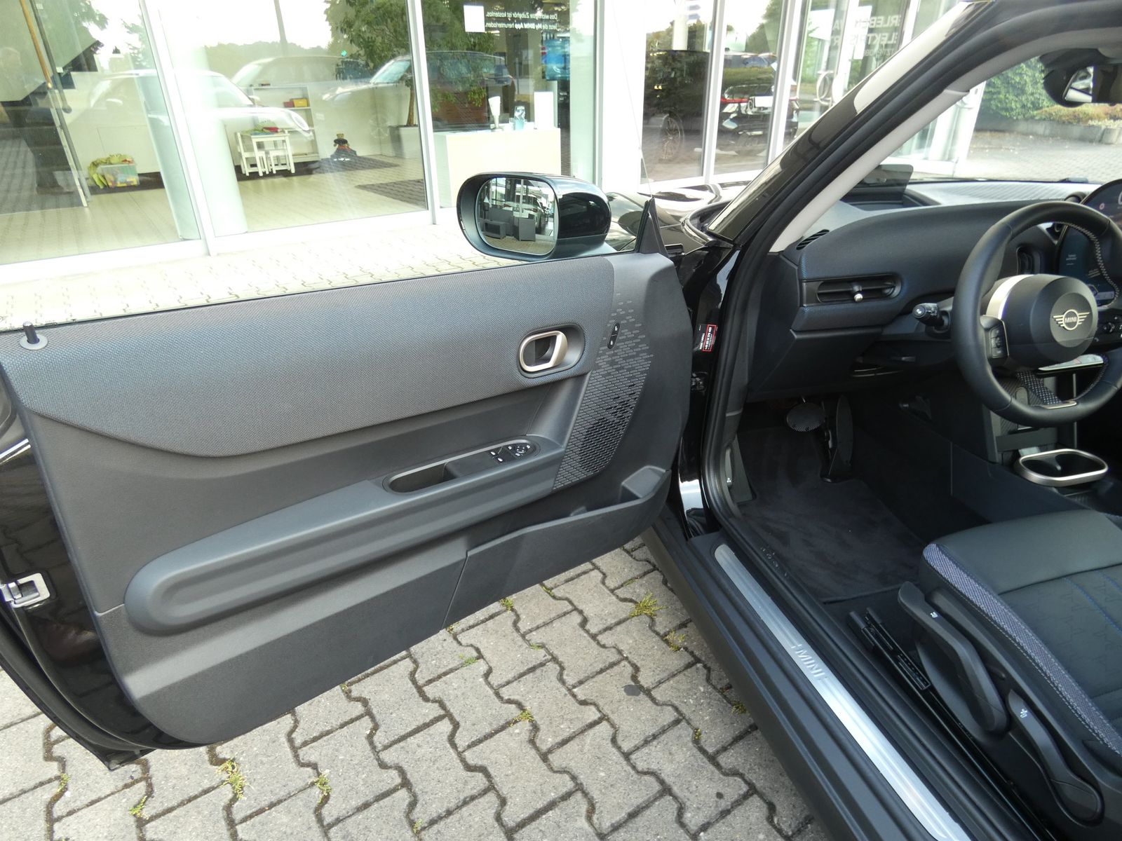 MINI Cooper C - Samsaru's Car Outlet