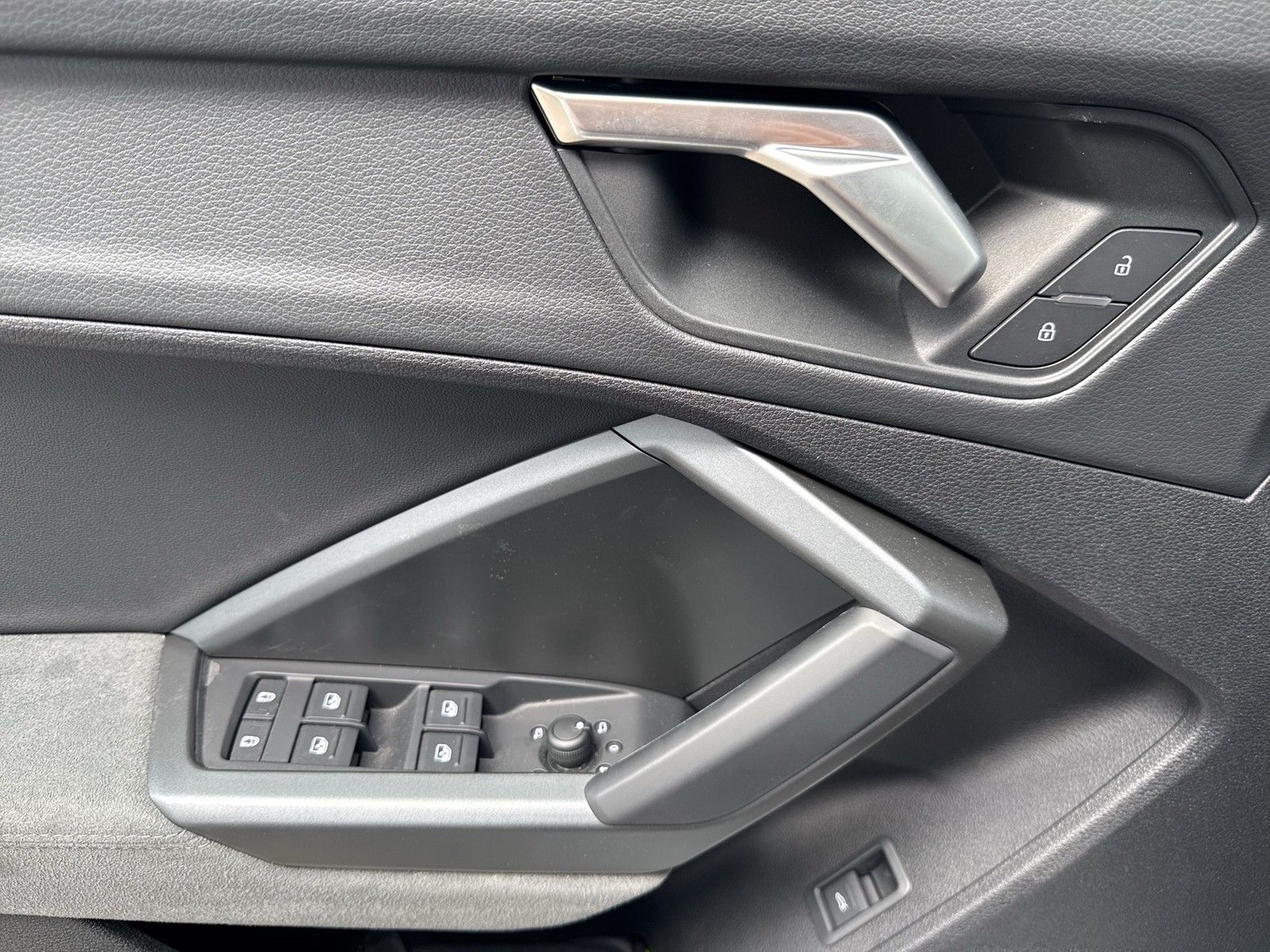 Audi Q3 40 quattro S LINE STANDHZ. AHK 360°CAM LM20