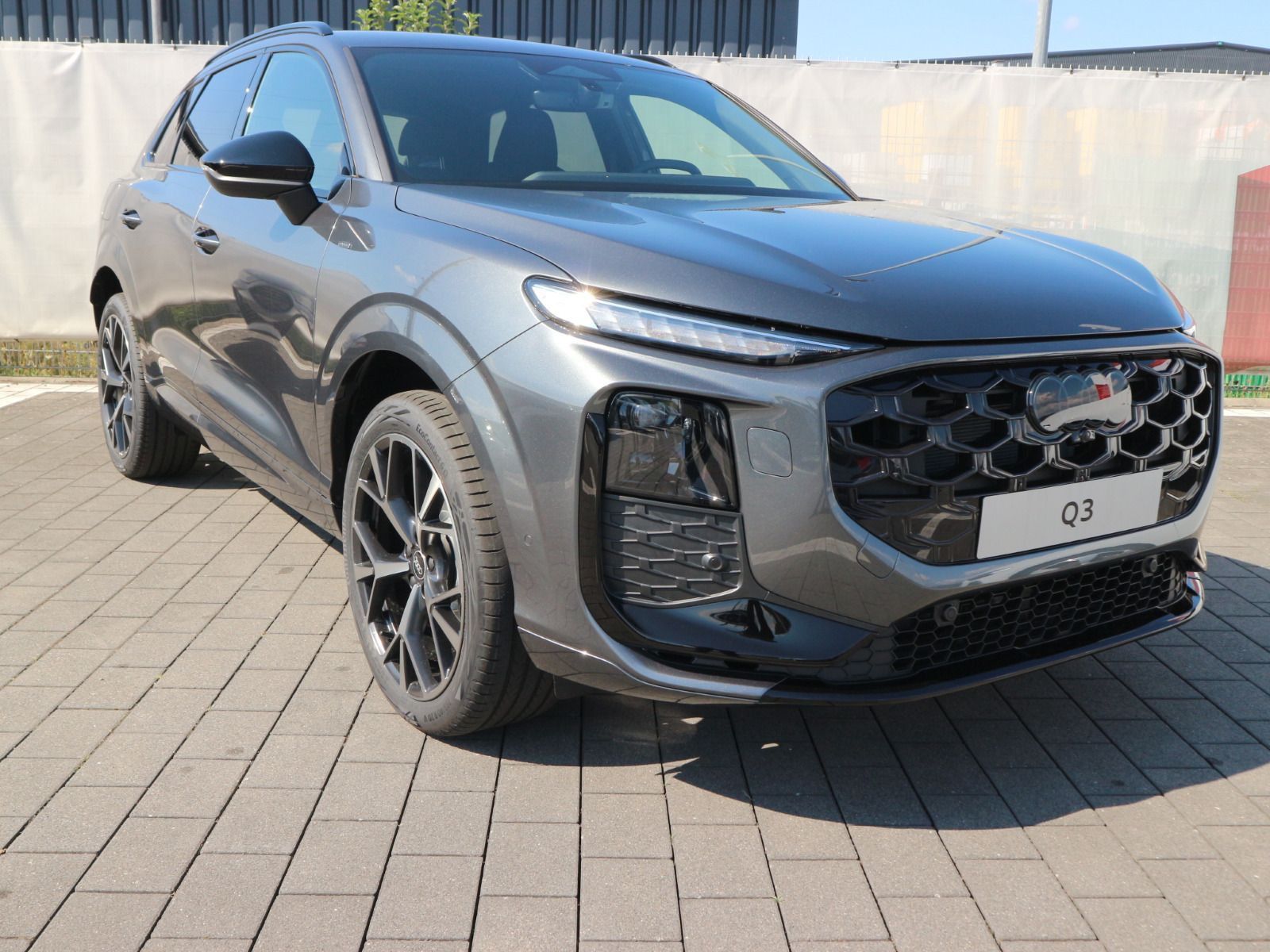 Audi Q3 SUV e-hybrid S tronic S line*0,5%*AHK*LED*ACC