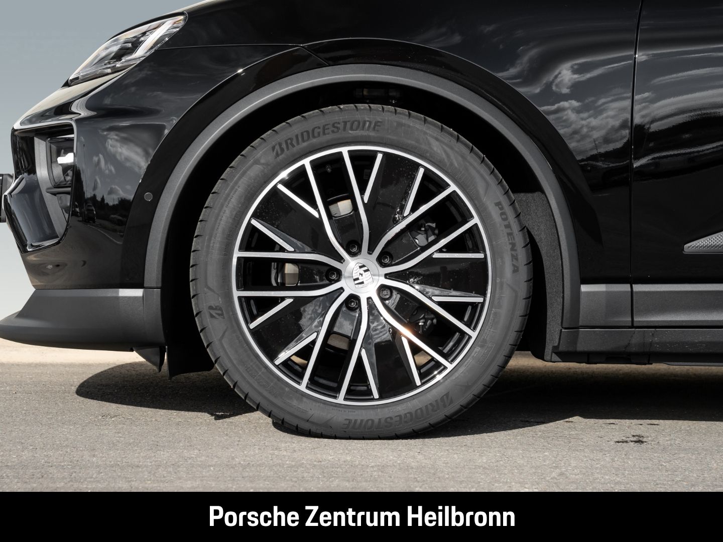 Porsche Macan 4 Surround-View LED-Matrix Abstandstempoma