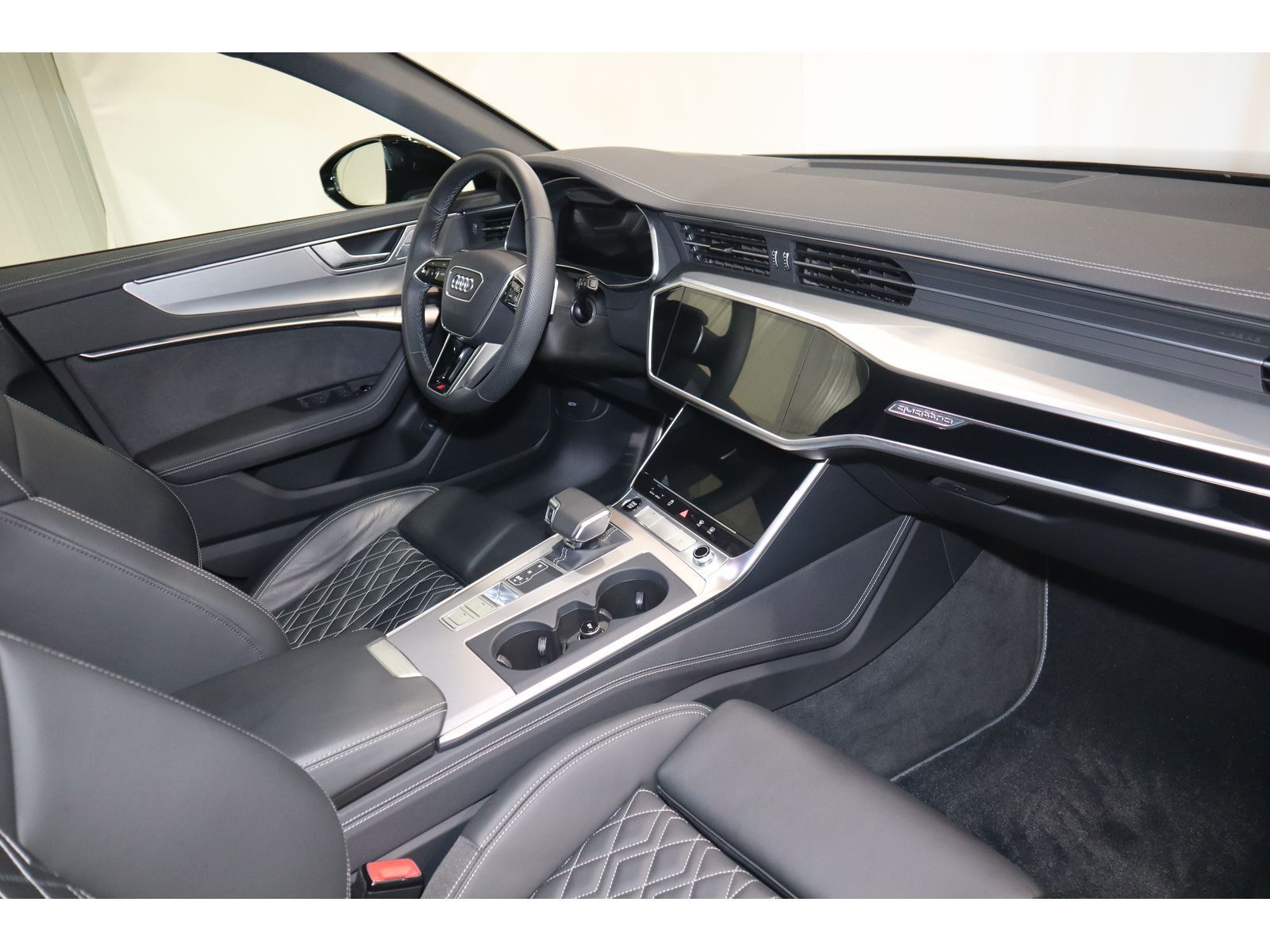 Audi A6 Avant 45 TDI quattro S-Line - Samsaru's Car Outlet