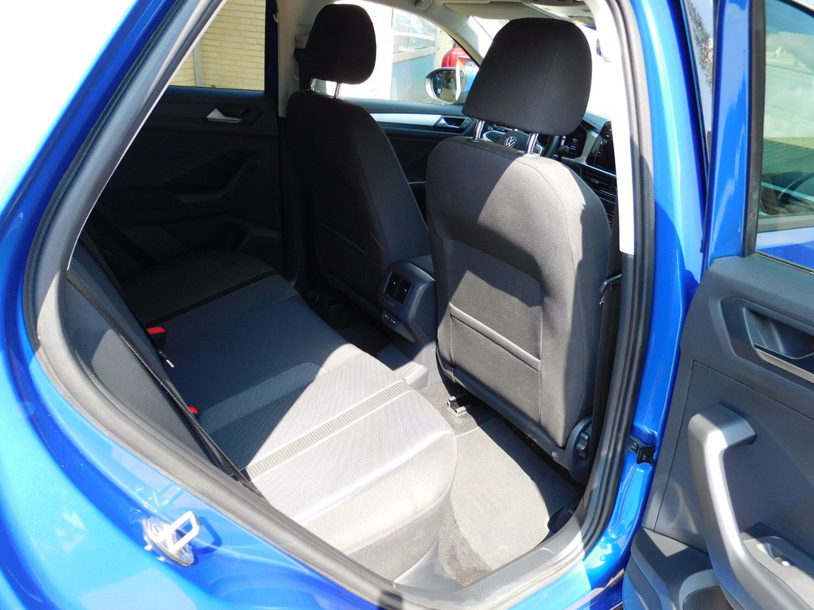 Volkswagen T-Roc Life DSG - Samsaru's Car Outlet