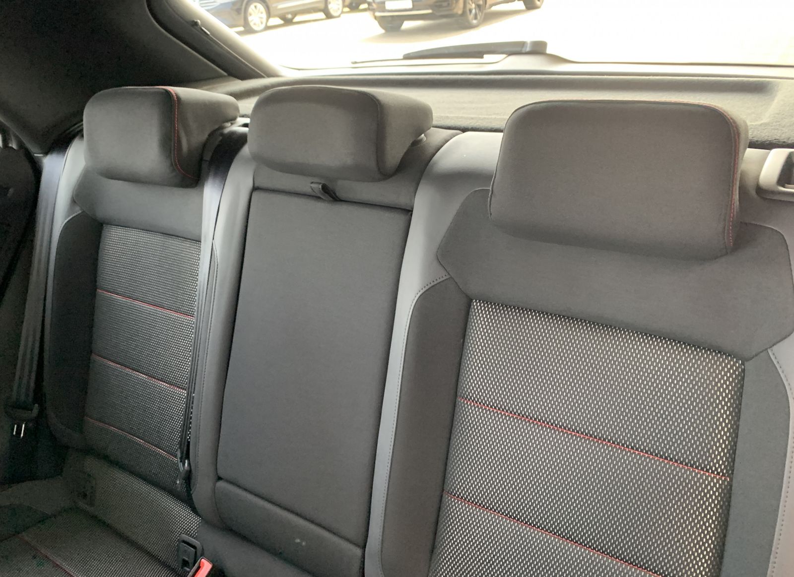Volkswagen T-Roc 1.5 TSI Sport - Samsaru's Car Outlet