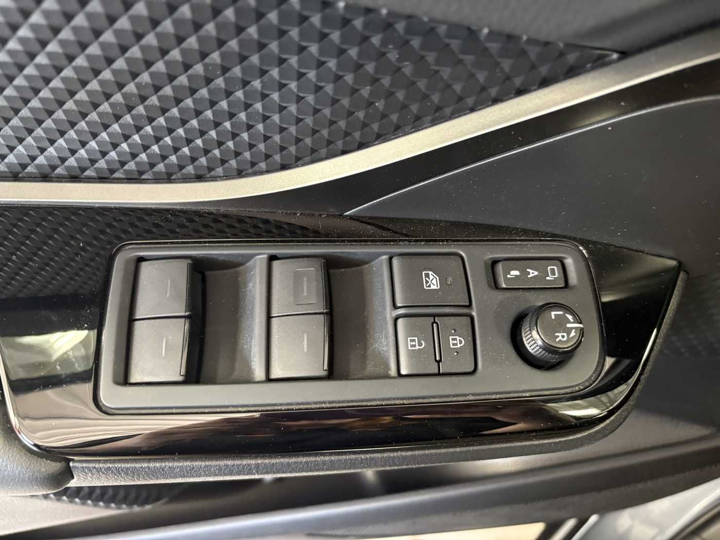 Toyota C-HR Hybrid - Samsaru's Car Outlet
