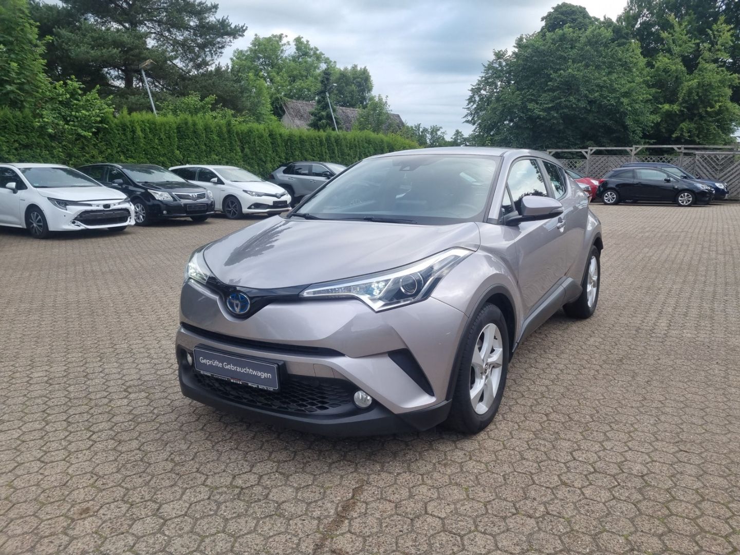 Toyota C-HR Hybrid Business Edition - Samsaru's Car Outlet