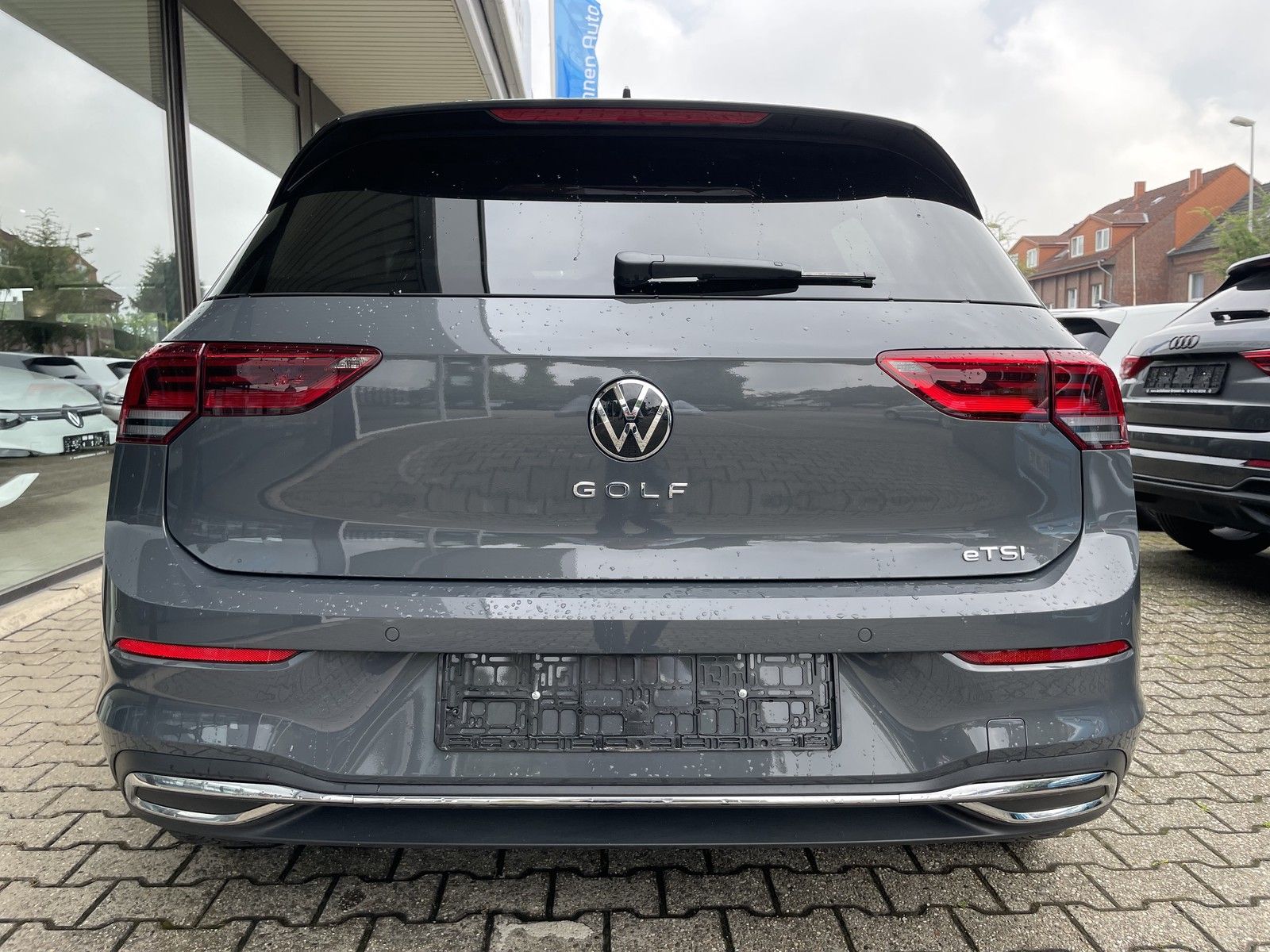 Volkswagen Golf VIII Move eTSI - Samsaru's Car Outlet