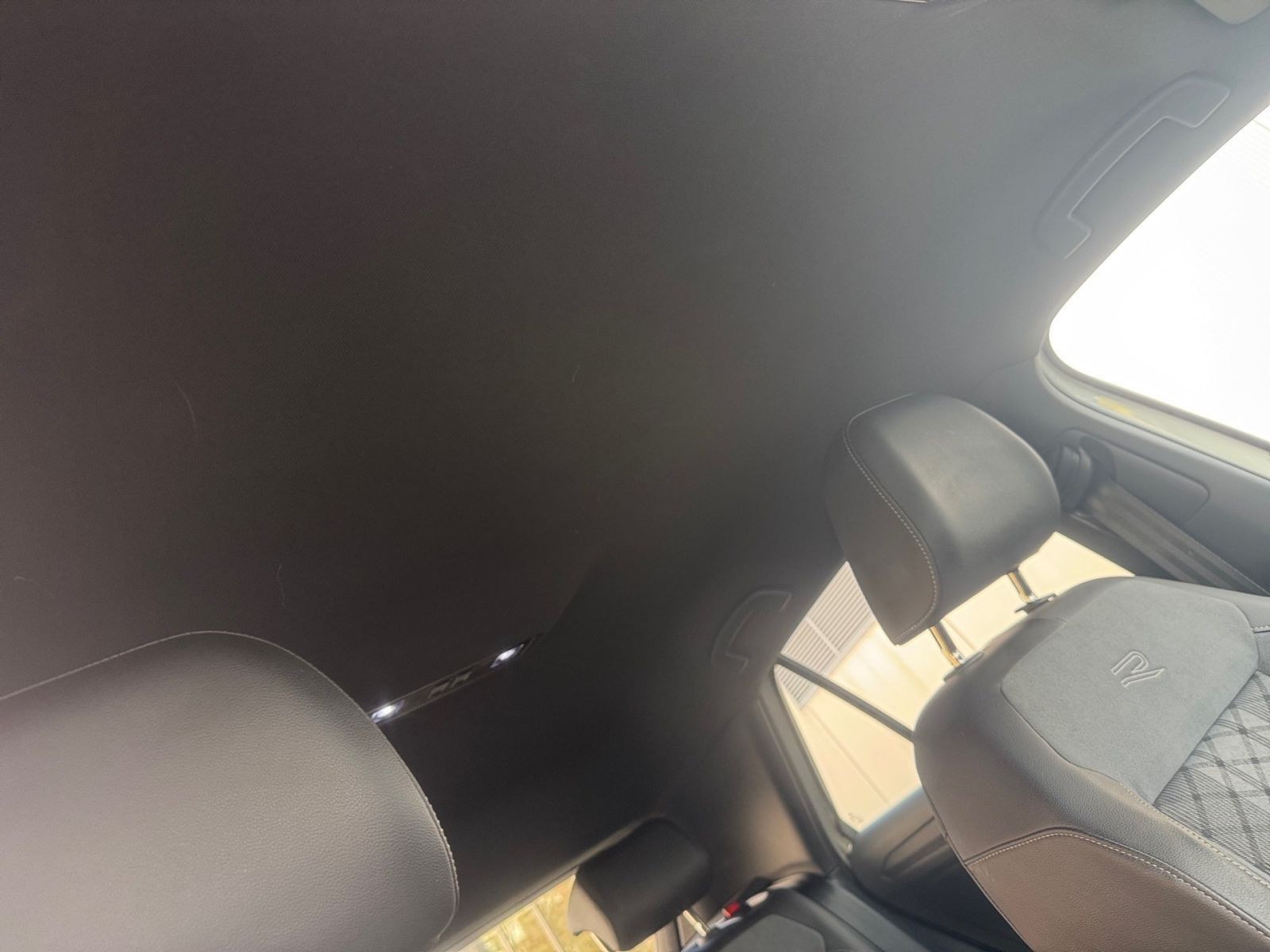 Volkswagen T-Roc 2.0 TDI DSG R-Line - Samsaru's Car Outlet