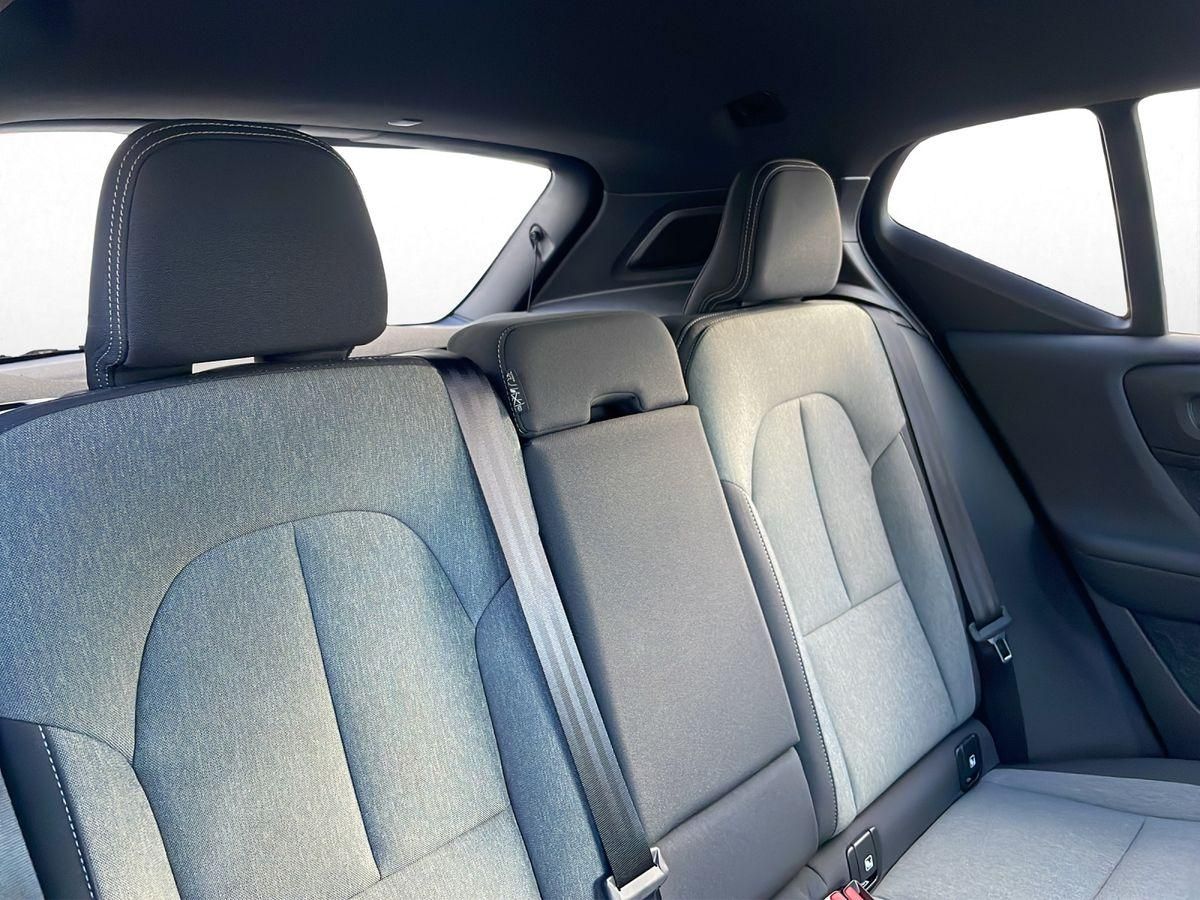 Volvo XC40 Black Edition Plus, B3 Mild-Hybrid, Benzin