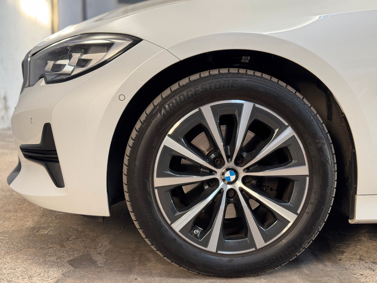BMW 320i M-Sport - Samsaru's Car Outlet