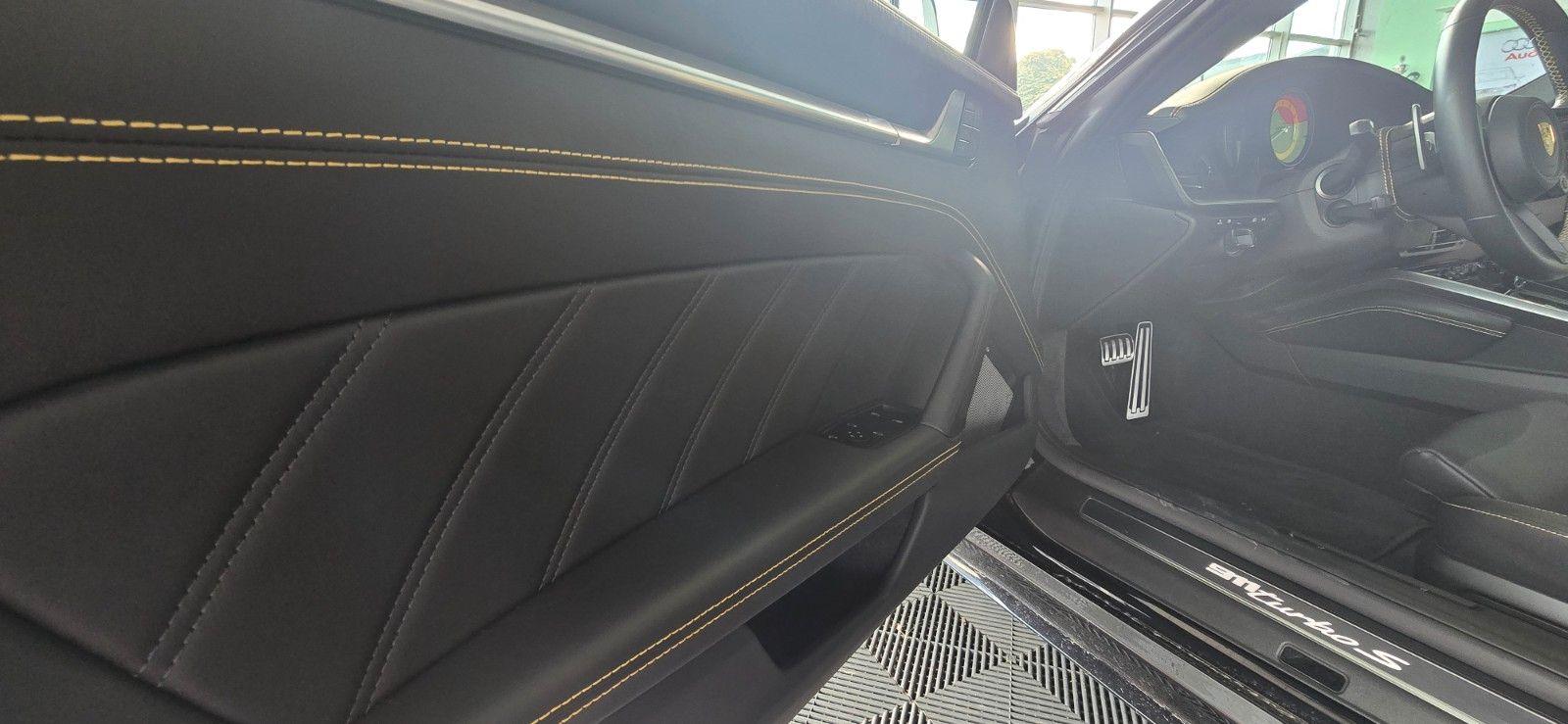 Porsche 992 Turbo S/SportAGA/Pano/Lift/Approved