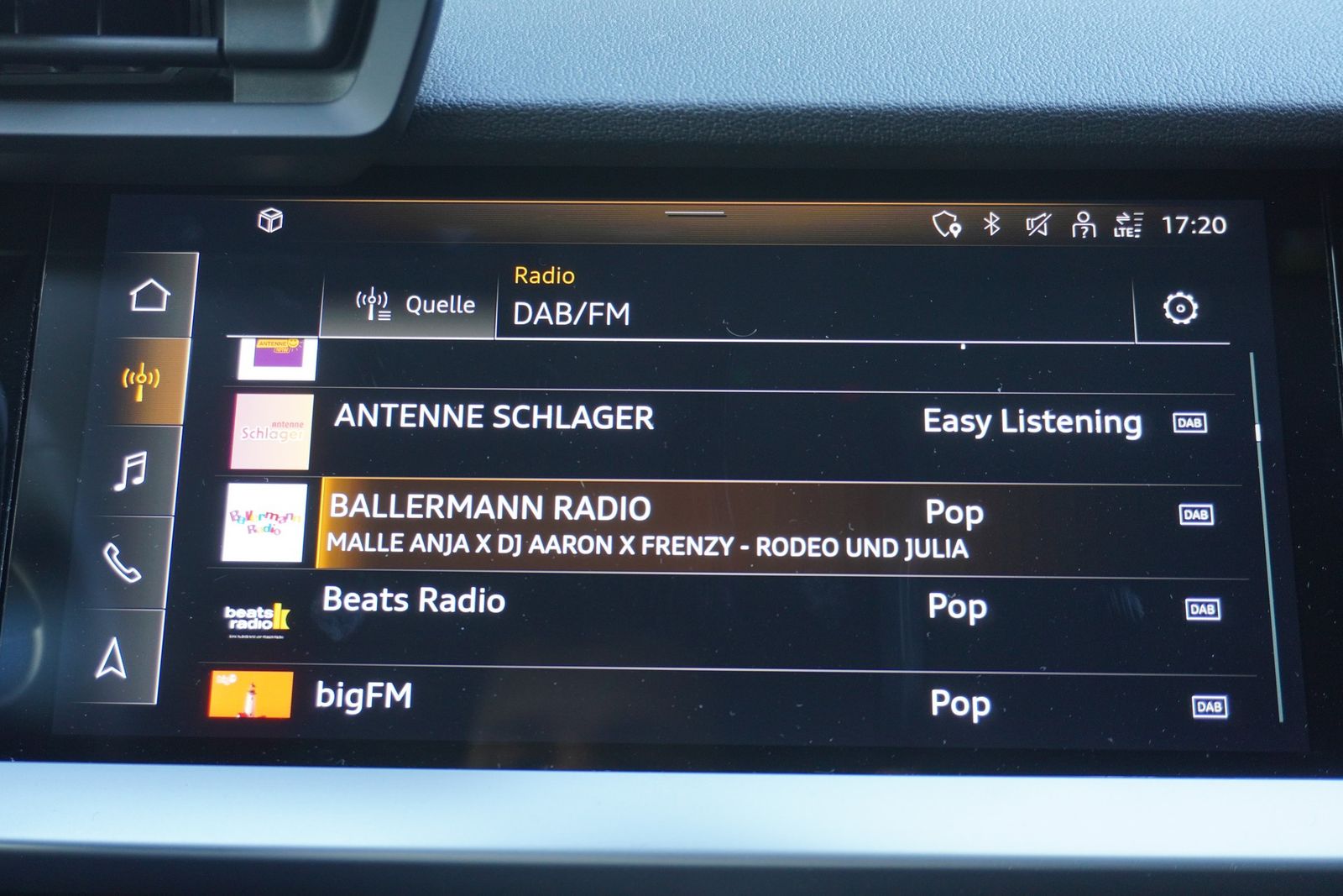 Audi A3 Sportback 40 TFSIe S line Sitzheizung LED DAB