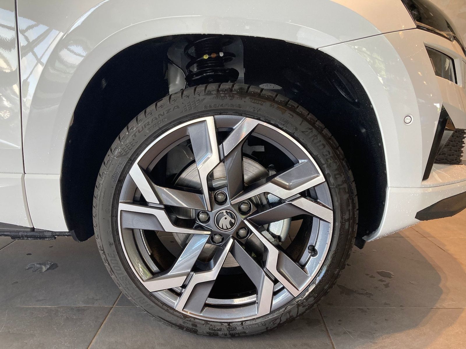 Skoda Karoq Sportline 1,5 TSI DSG*AHK*CANTON*360°*19´´