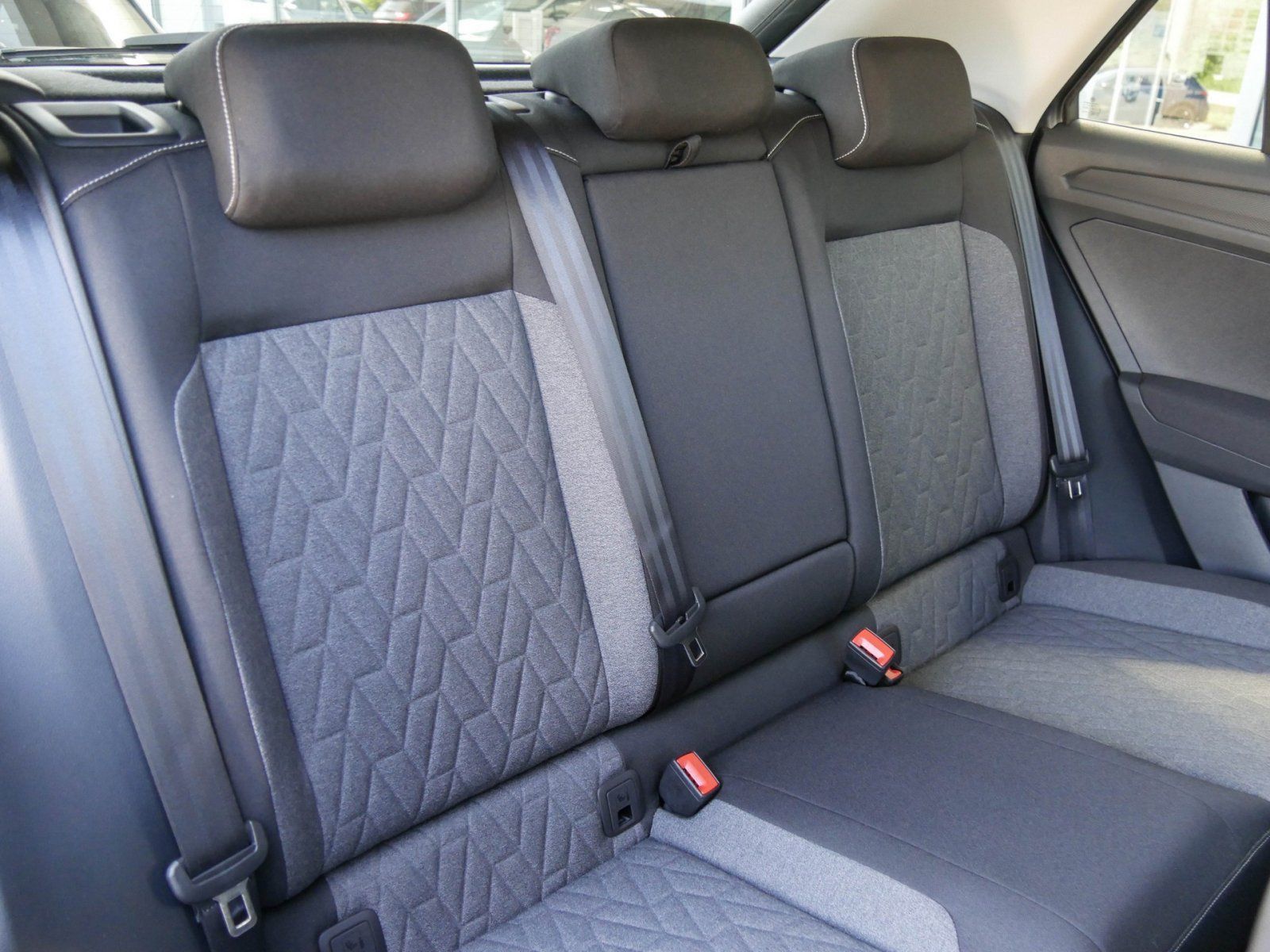 Volkswagen T-Roc MOVE 1.0 TSI - Samsaru's Car Outlet