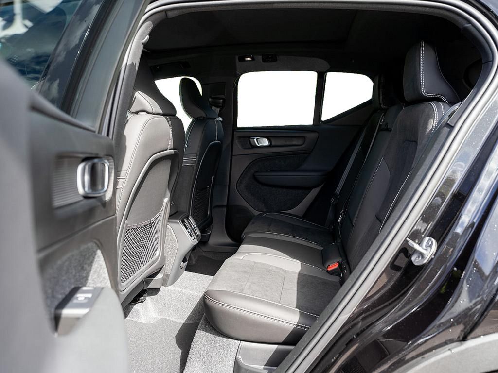 Volvo XC40 B3 Ultra Black Edition AHK PANO 360°