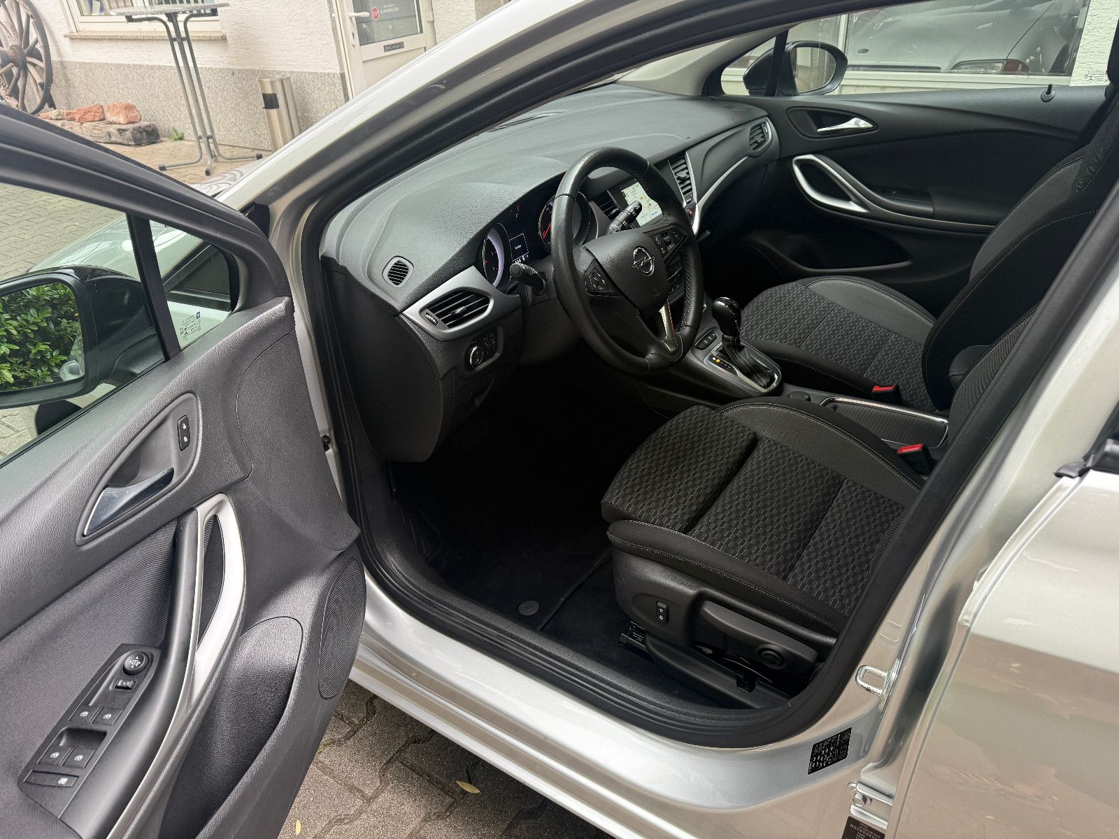 Opel Astra ST 1.5d Business - Samsaru's Car Outlet