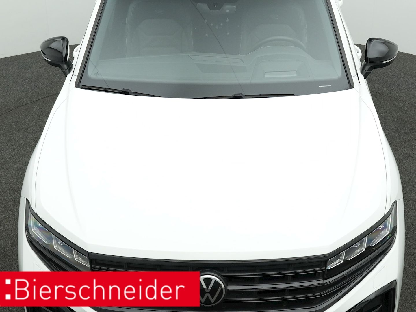 Volkswagen Touareg 3.0 TDI R-line Black - Samsaru's Car Outlet