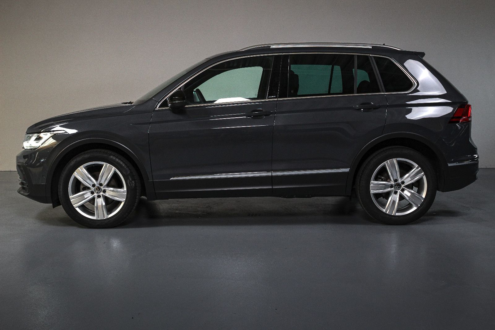 Volkswagen Tiguan Move - Samsaru's Car Outlet