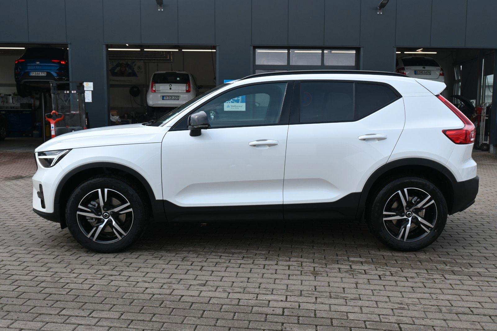 Volvo XC40 B3 DKG Plus Dark*FSHZG*H&K*BLIS*ACC*AHK
