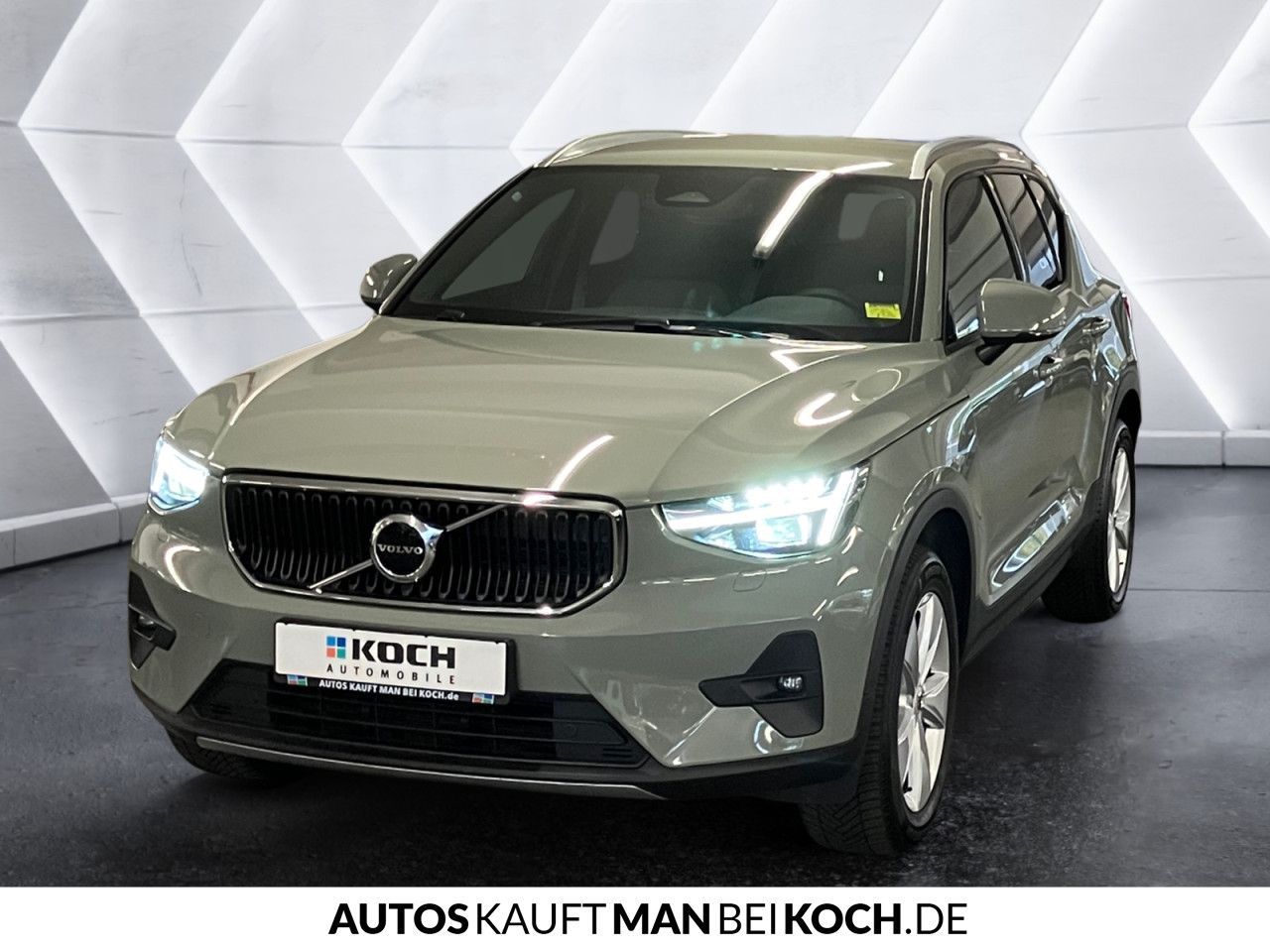Volvo XC40 B3 DKG Core AHK LED SHZ/LHZ NAVI PDC/CAM!