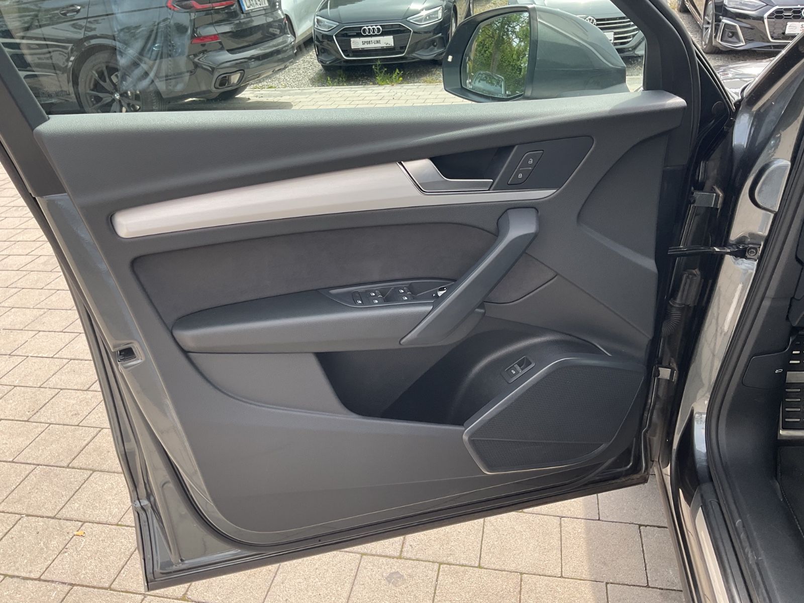 Audi Q5 40 TDI quattro S line - Samsaru's Car Outlet