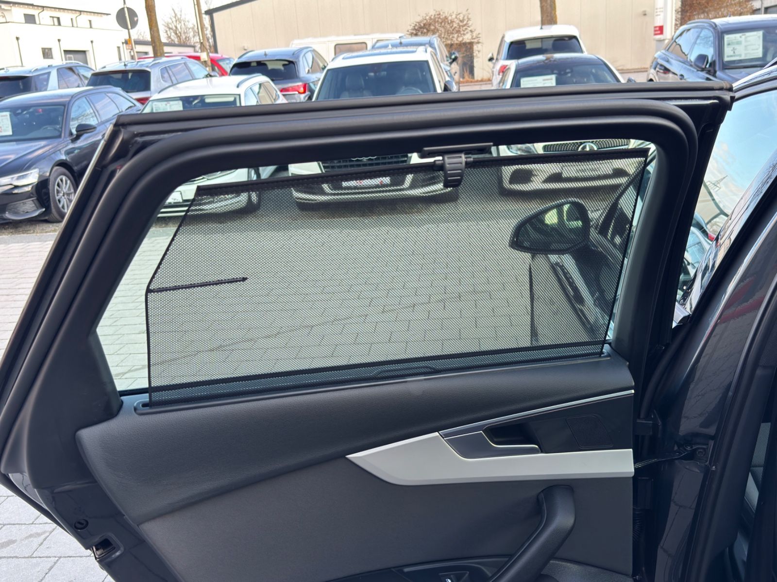 Audi A4 Av.40 TDI advanced S-Tr. - Samsaru's Car Outlet