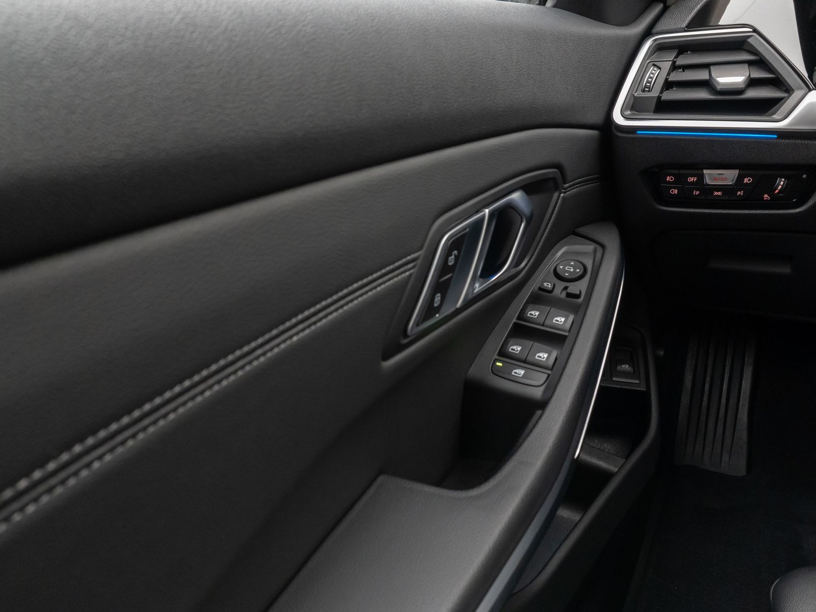 BMW 330e xD Sport Line - Samsaru's Car Outlet