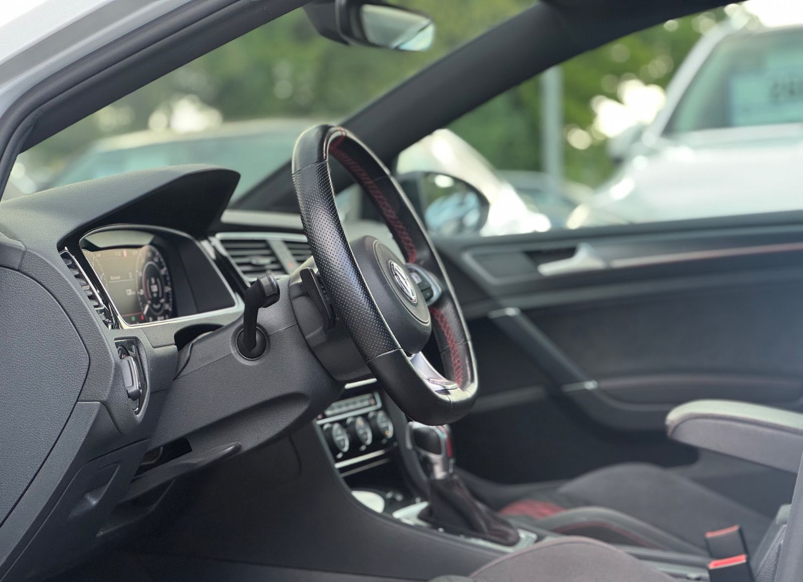 Volkswagen Golf VII GTI TCR - Samsaru's Car Outlet