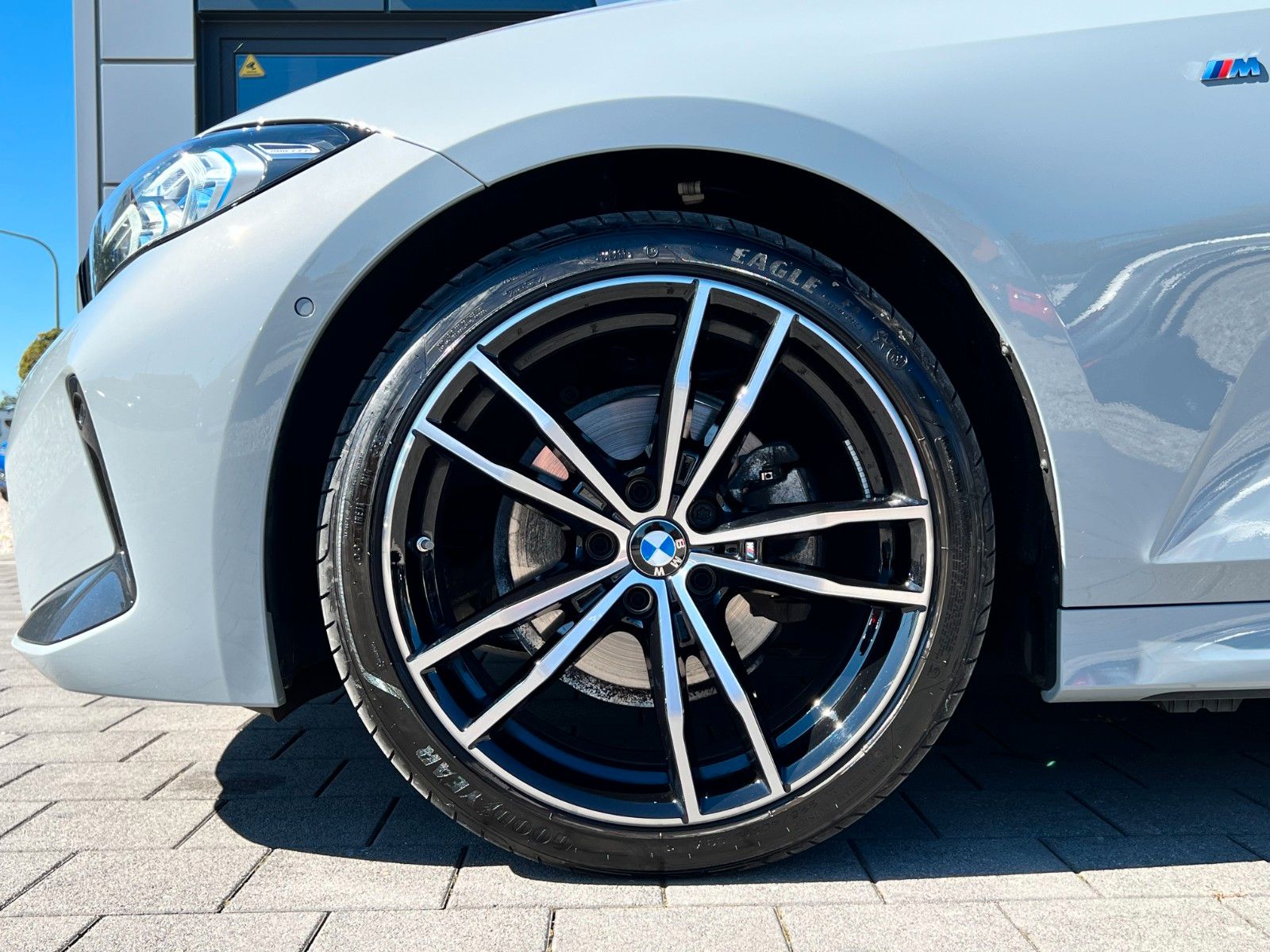 BMW 320d xDrive M Sport*360°HUD*Pano*HK*Standhzg*ACC